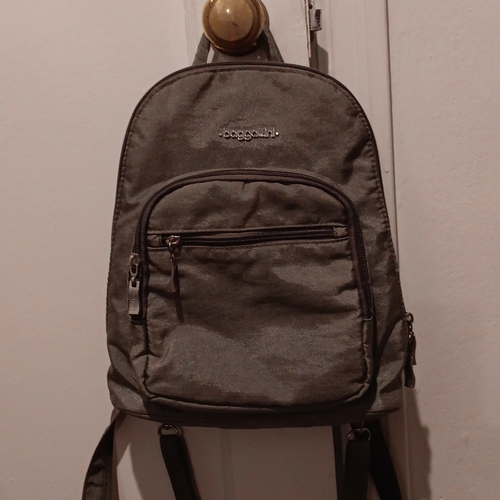 Baggallini Mini Backpack/Convertable Sling Purse … - image 1